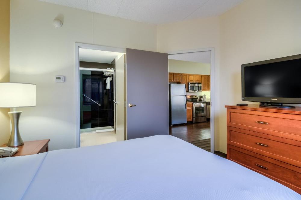 Two-Bedroom Queen Suite interior